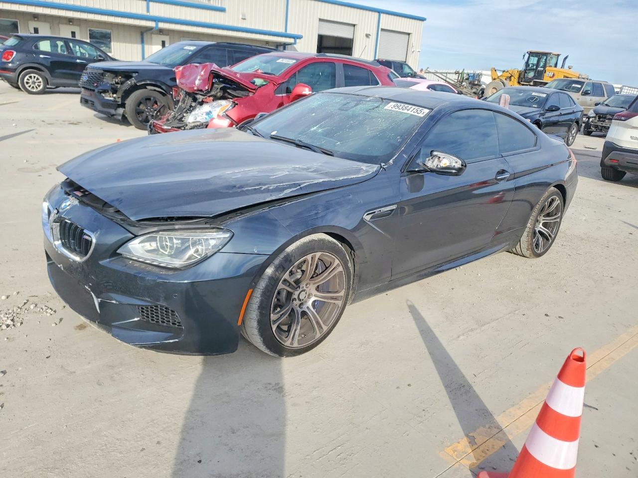 2013 BMW M6, VIN WBSLX9C56DC968640 — Перед