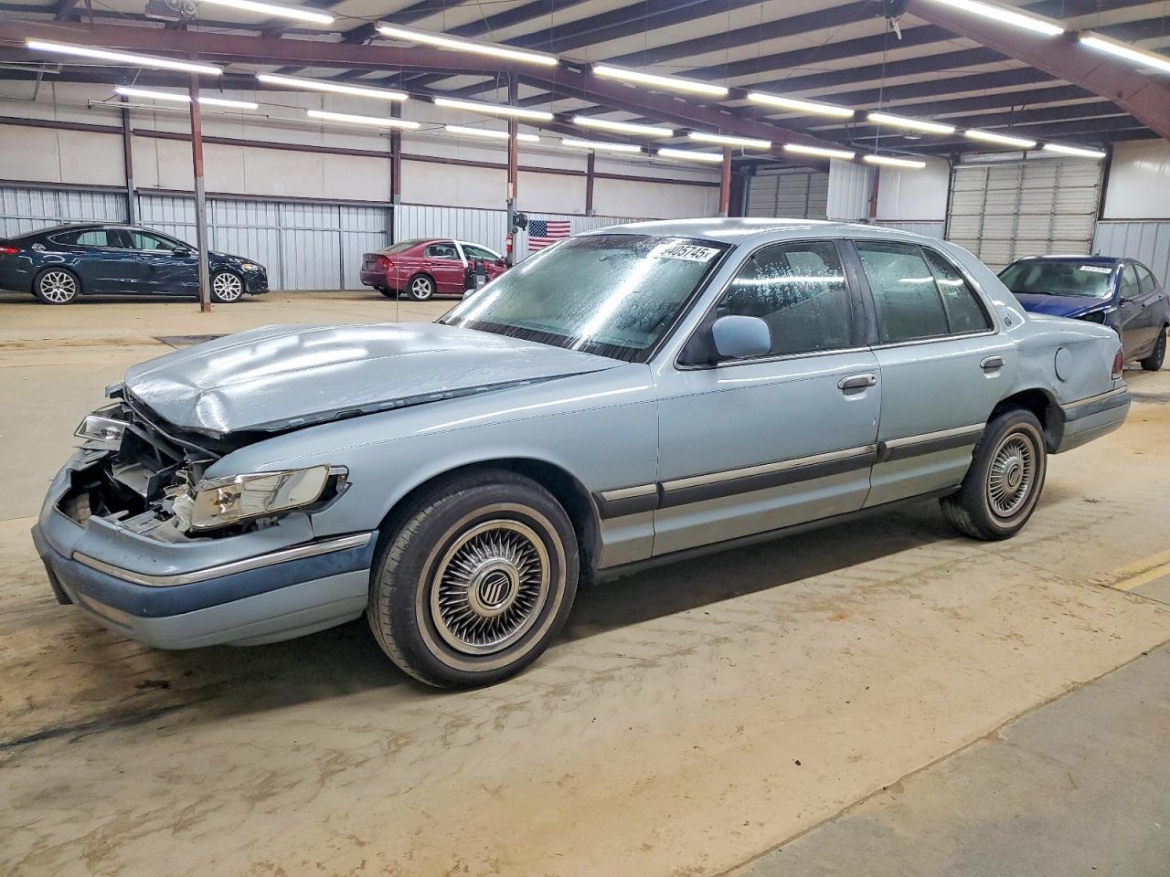 1992 Mercury Grand Marquis GS, VIN 2MECM74W4NX723804 — Front end