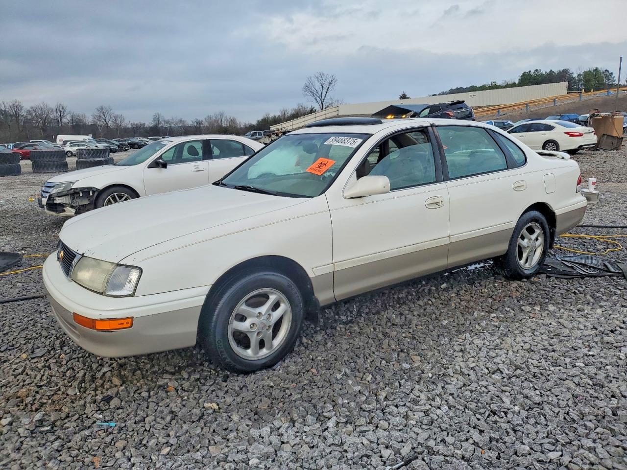 1997 Toyota Avalon XLS, VIN 4T1BF12B5VU155246 — Front end