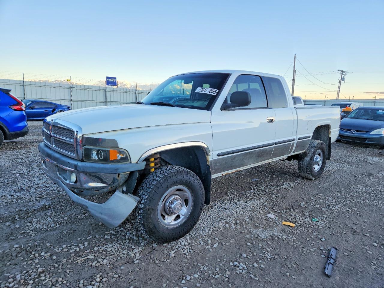 1998 Dodge 2500, VIN 1B7KF2363WJ188244 — Бок
