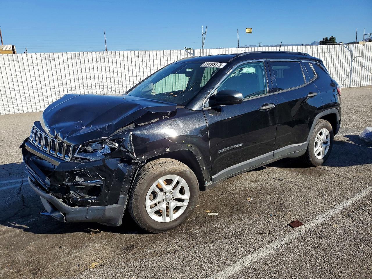 2019 Jeep Compass Sport, VIN 3C4NJCAB7KT743703 — Перед