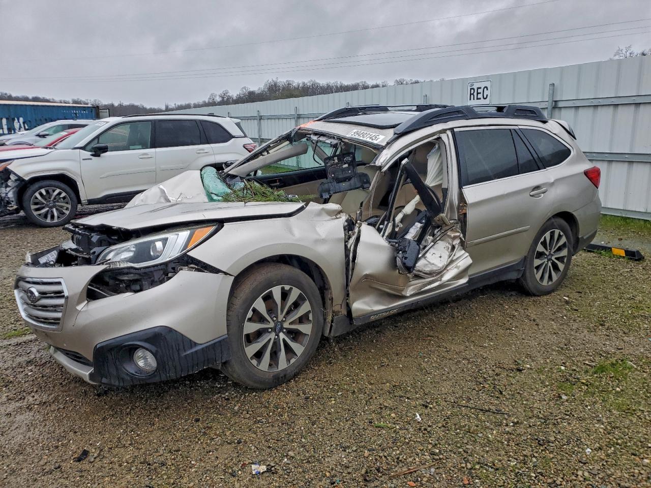 2015 Subaru Outback Limited, VIN 4S4BSANC1F3330583 — Крыша