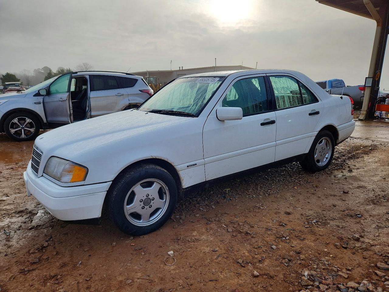 1997 Mercedes-Benz C 230/260/280/320, VIN WDBHA28E9VF575311 — Rear end