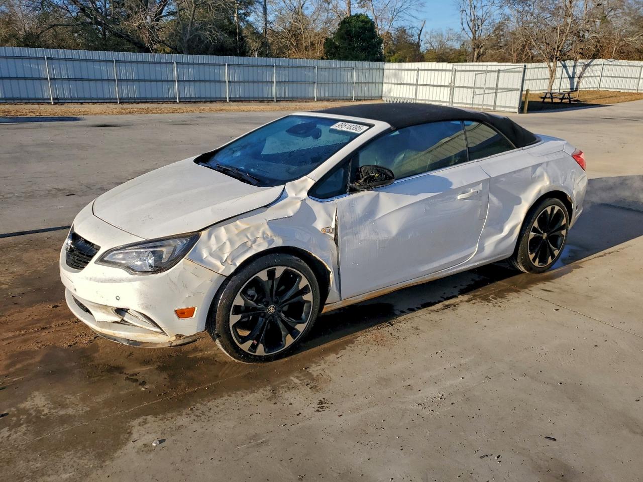 2018 Buick Cascada Sport Touring, VIN W04WJ3N55JG068424 — Бок