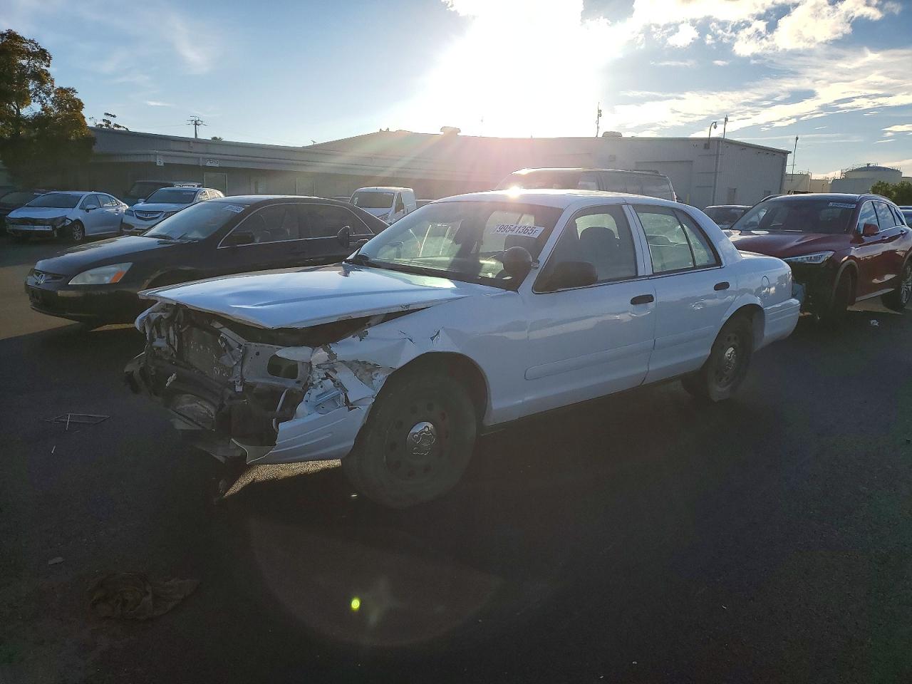 2005 Ford Police Interceptor, VIN 2FAFP71W65X157290 — Front end