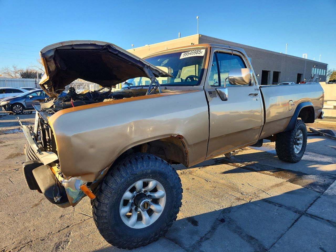 1992 Dodge D/W 250, VIN 1B7KM26C5NS531667 — Front end