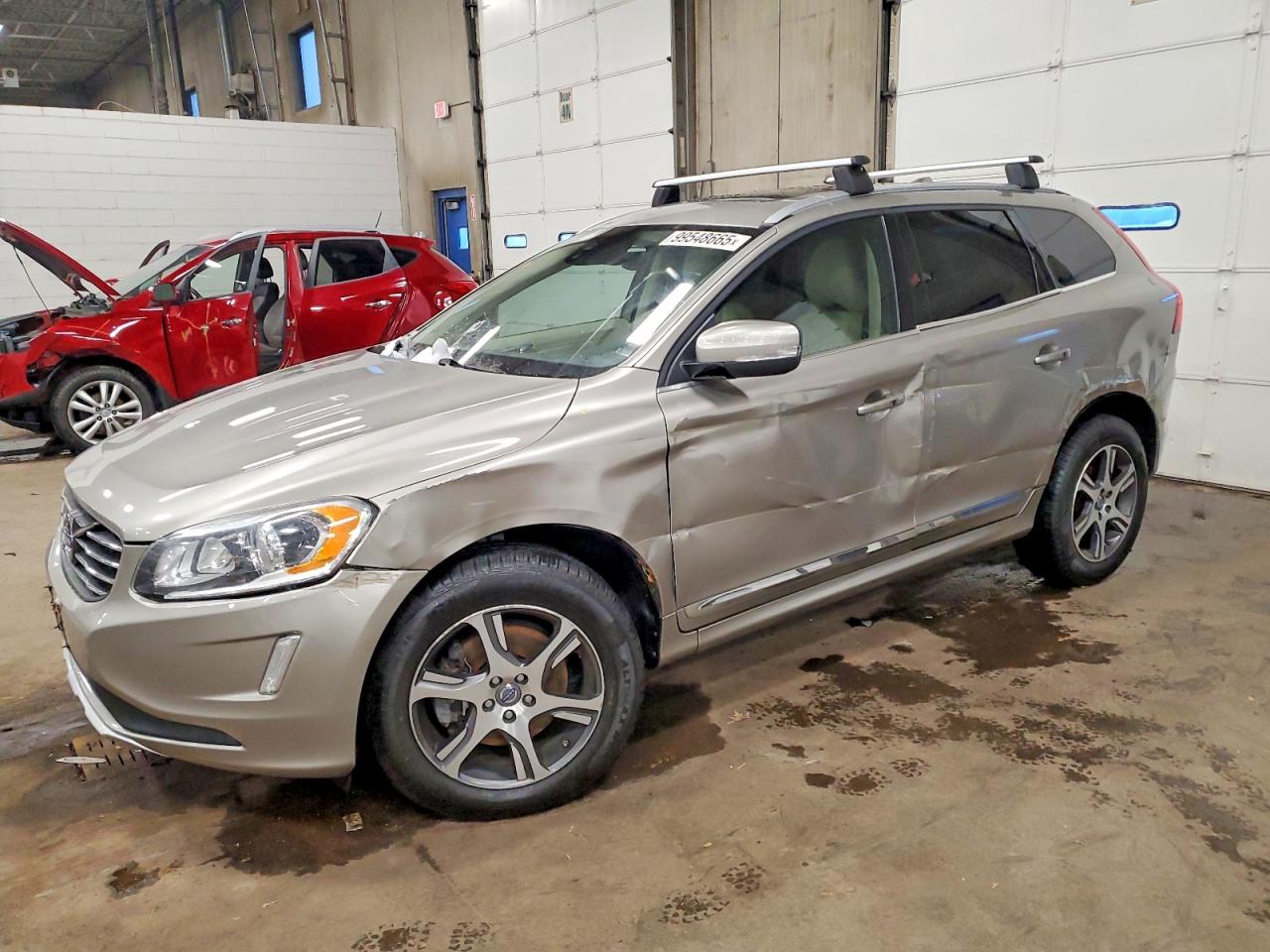 2015 Volvo XC60 T6, VIN YV4902RK0F2635155 — Side
