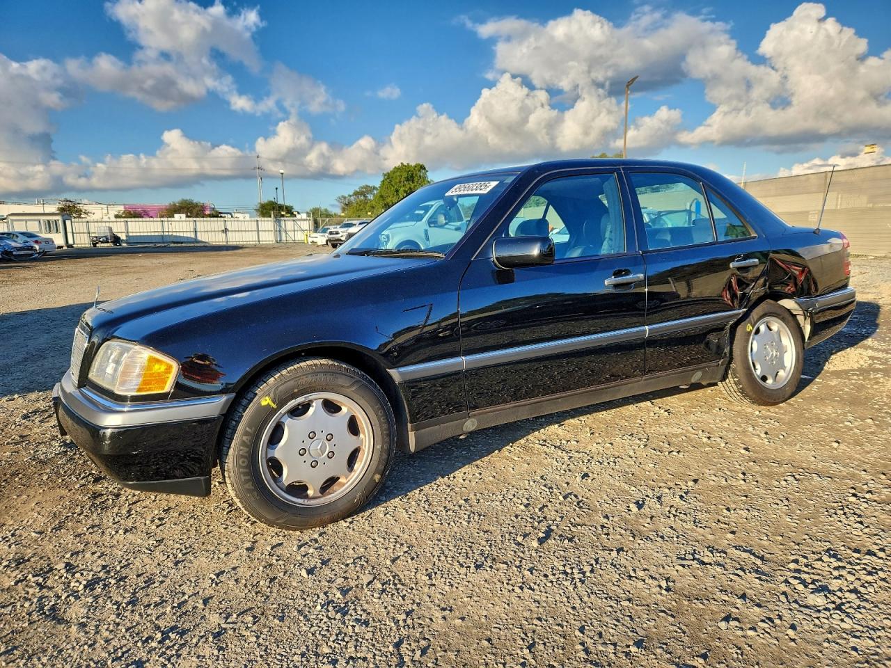 1997 Mercedes-Benz C 230/260/280/320, VIN WDBHA23E5VF561641 — Rear end
