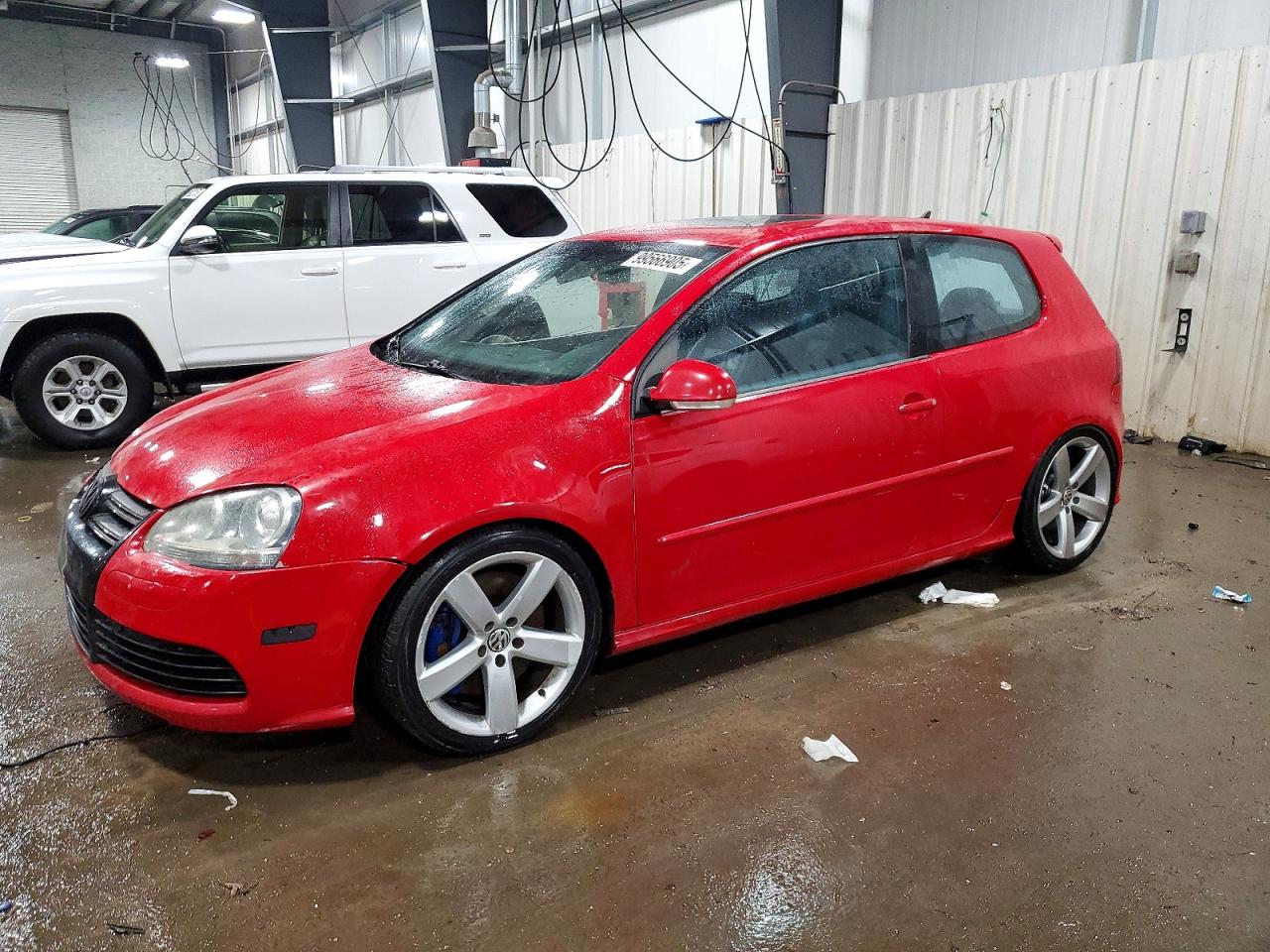 2008 Volkswagen R32, VIN WVWKC71K48W082526 — Side