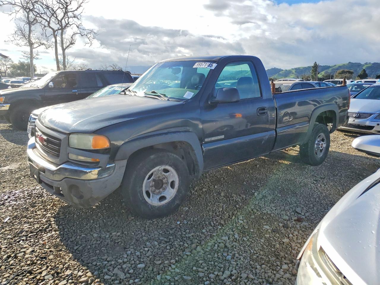 2003 GMC Sierra 2500 SL, VIN 1GTGC24U53Z349203 — Front end