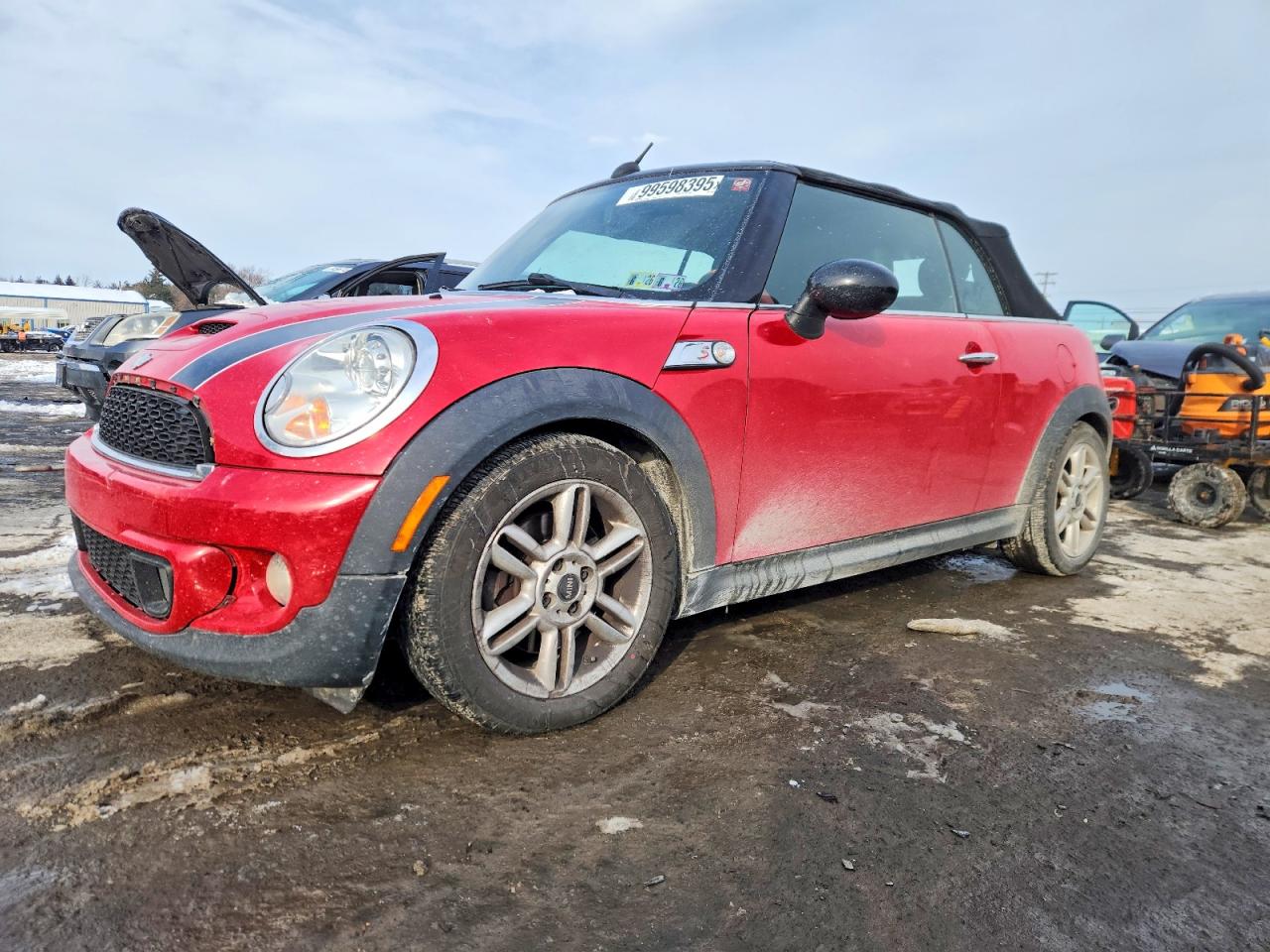 2012 MINI Convertible S, VIN WMWZP3C5XCT550379 — Зад