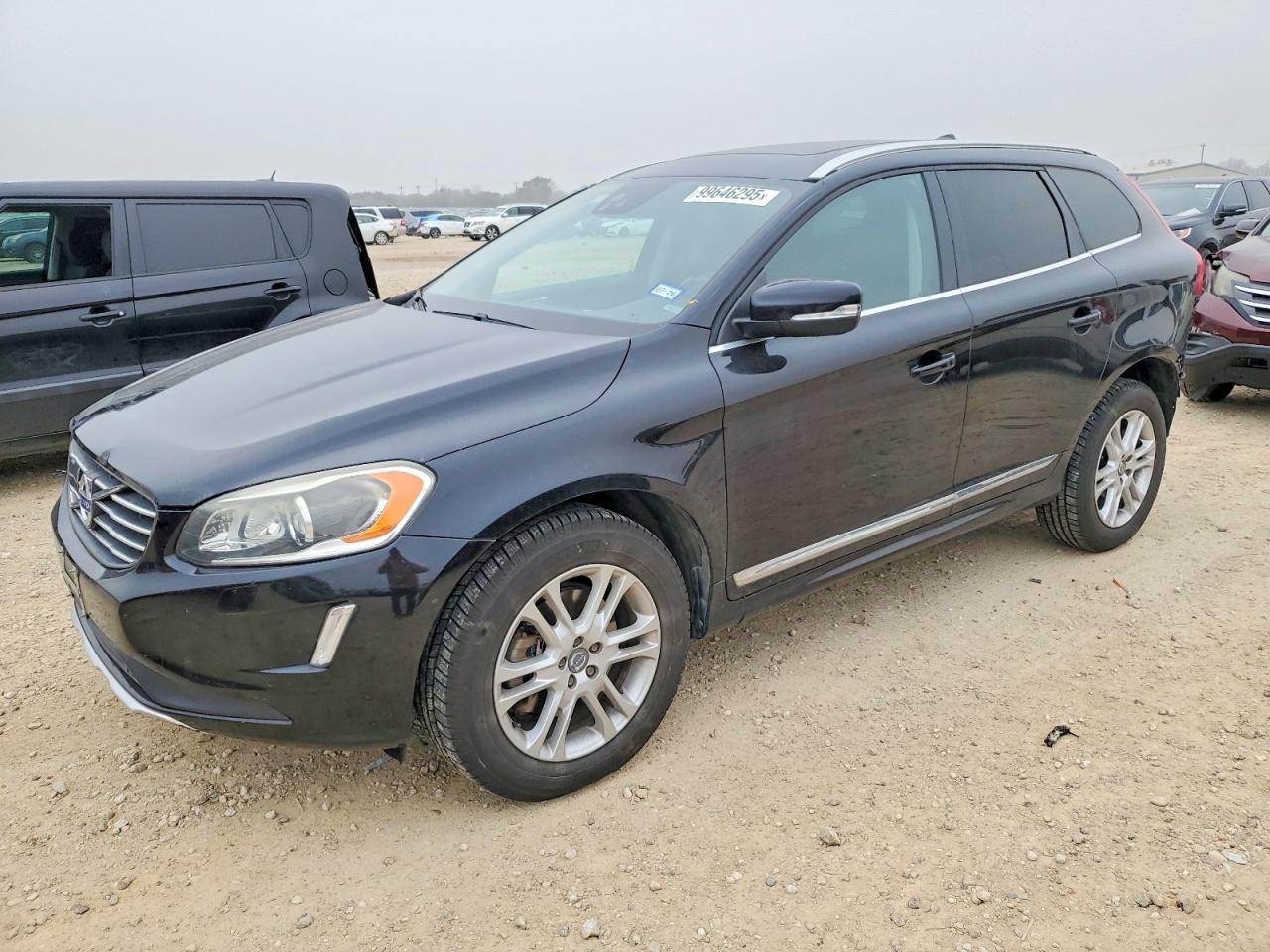 2015 Volvo XC60 T5 Platinum, VIN YV4612RM4F2707637 — Rear end