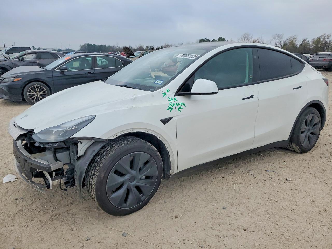 2024 Tesla Model Y Long Range, VIN 7SAYGAEE2RF156969 — Front end