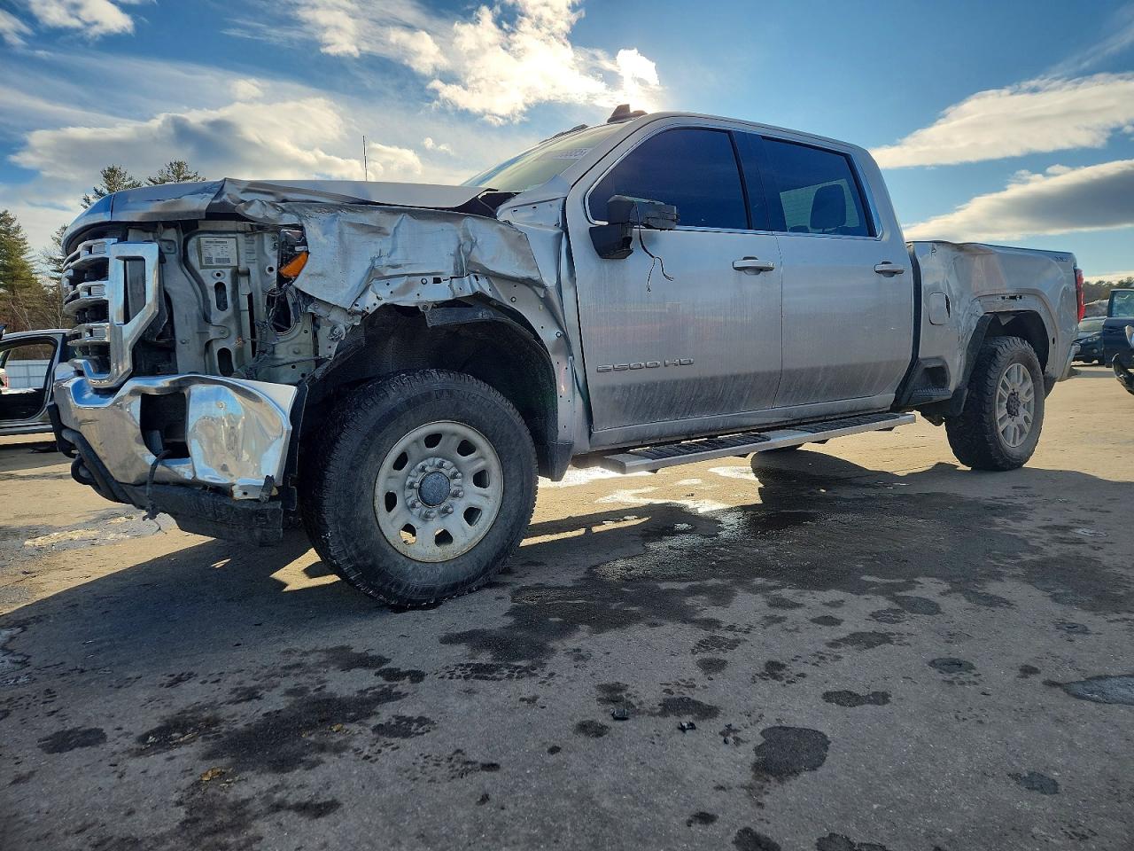 2021 GMC Sierra 2500HD SLE, VIN 1GT49ME71MF239385 — Side