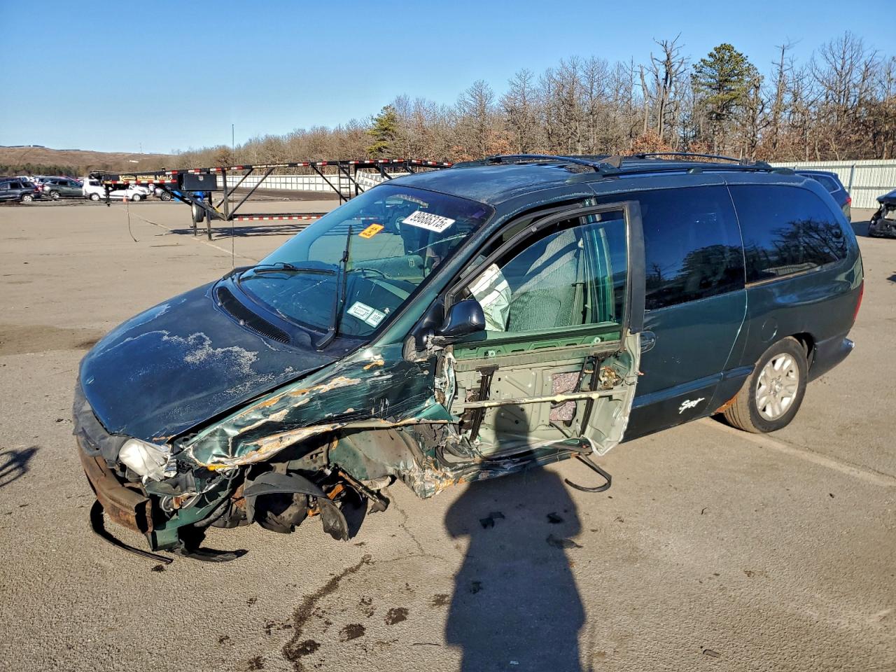 1997 Dodge Caravan SE, VIN 1B4GP44R9VB394357 — Перед