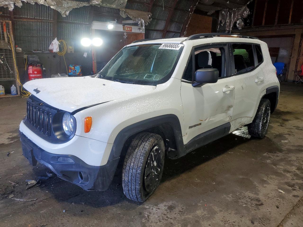 2018 Jeep Renegade Sport, VIN ZACCJBAB8JPJ12639 — Перед