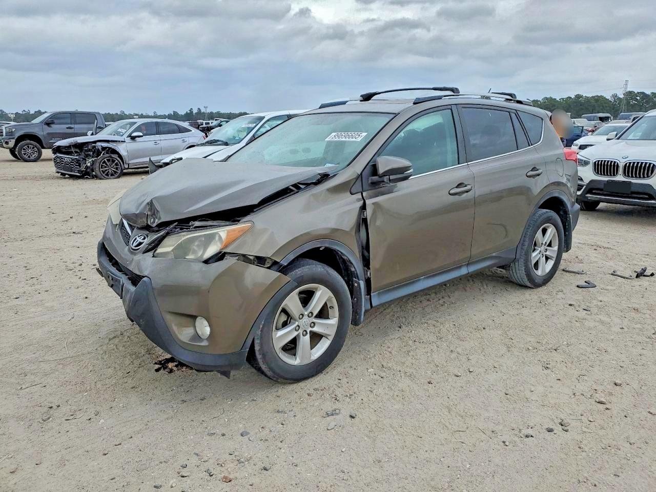 2014 Toyota RAV4 XLE, VIN 2T3WFREV5EW089424 — Front end