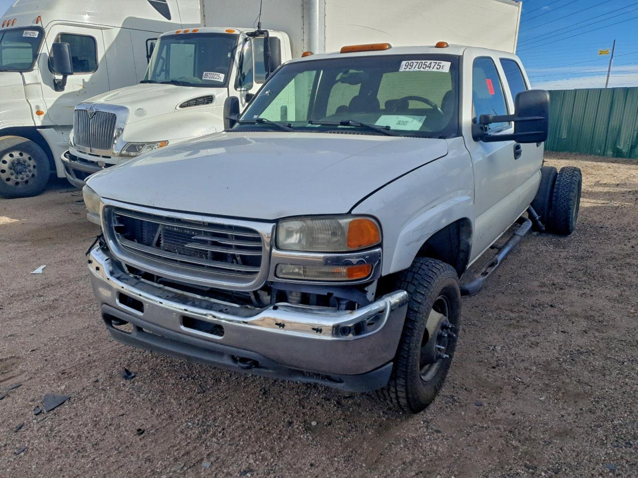 2002 GMC Sierra 3500 SLE, VIN 1GTJK33102F101267 — Front end