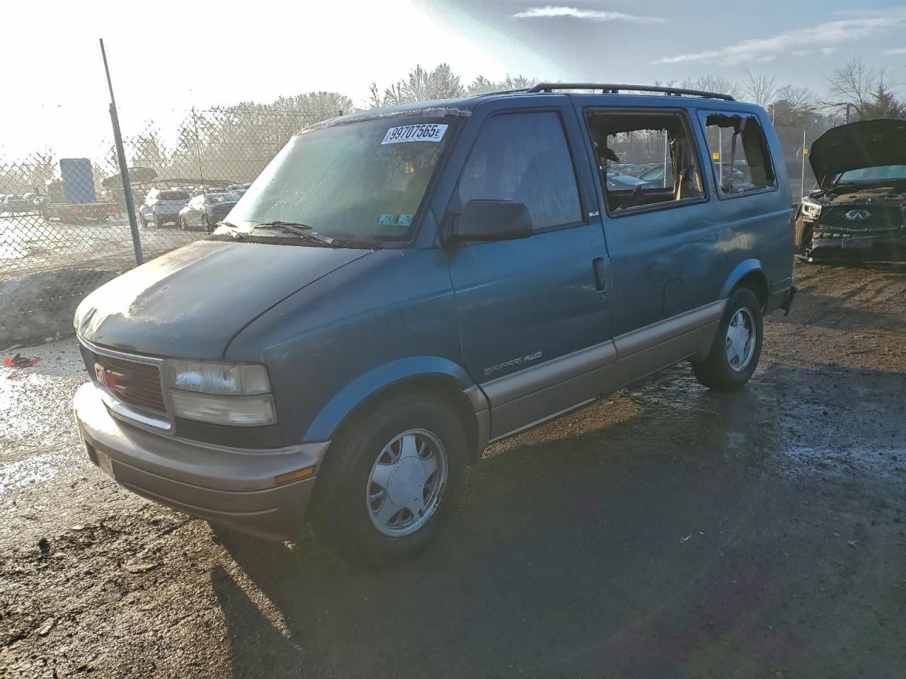 1998 GMC Safari, VIN 1GKEL19W4WB520245 — Burn