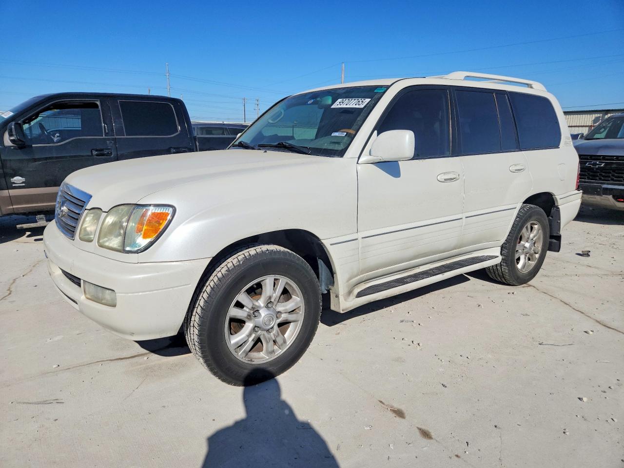 2003 Lexus LX 470, VIN JTJHT00WX33532760 — Rear end