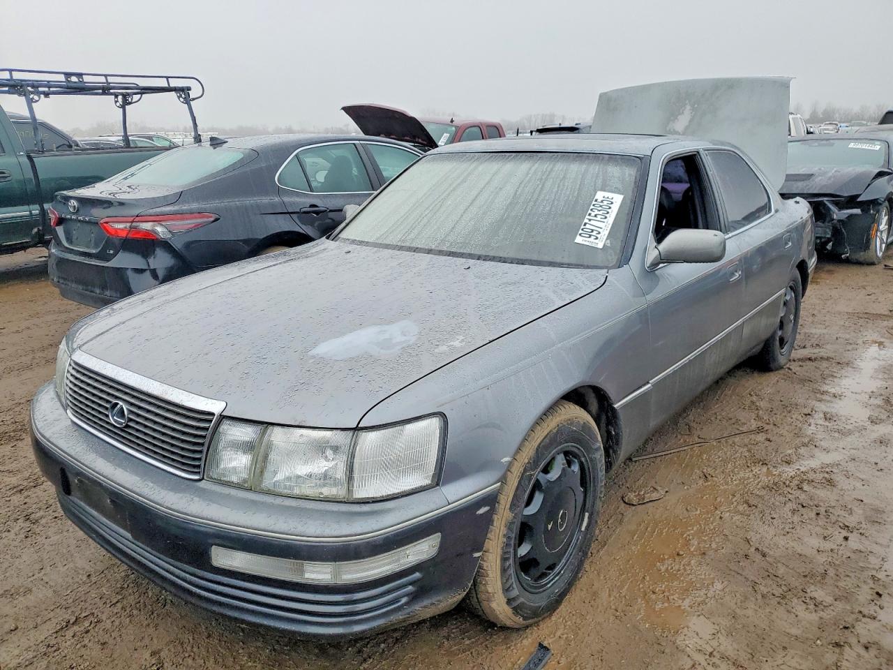 1993 Lexus LS 400, VIN JT8UF11E9P0157809 — Rear end