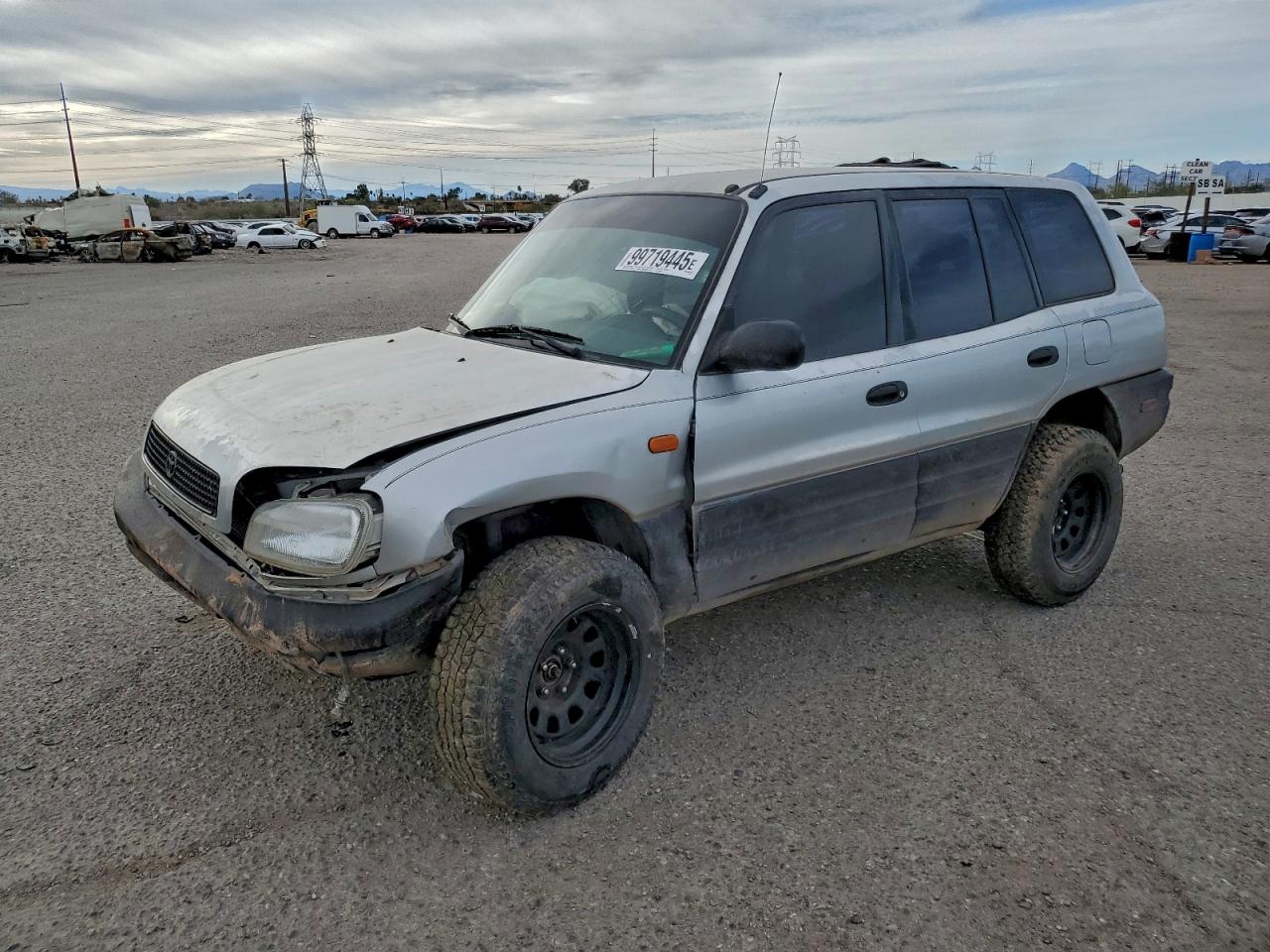 1997 Toyota RAV4, VIN JT3HP10V9V0128376 — Front end