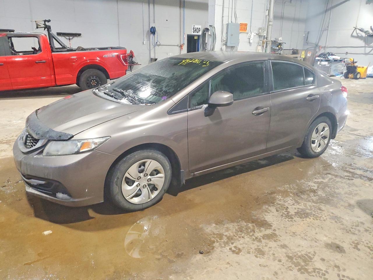 2013 Honda Civic LX, VIN 2HGFB2E46DH043689 — Пожар в салоне