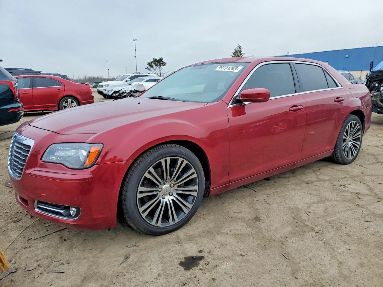 2013 Chrysler 300 S, VIN 2C3CCABT8DH557911 — Бок
