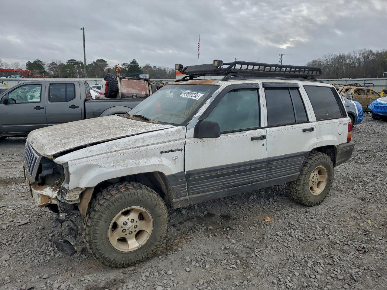 1995 Jeep Grand Cherokee Laredo, VIN 1J4GZ58S7SC690168 — Front end