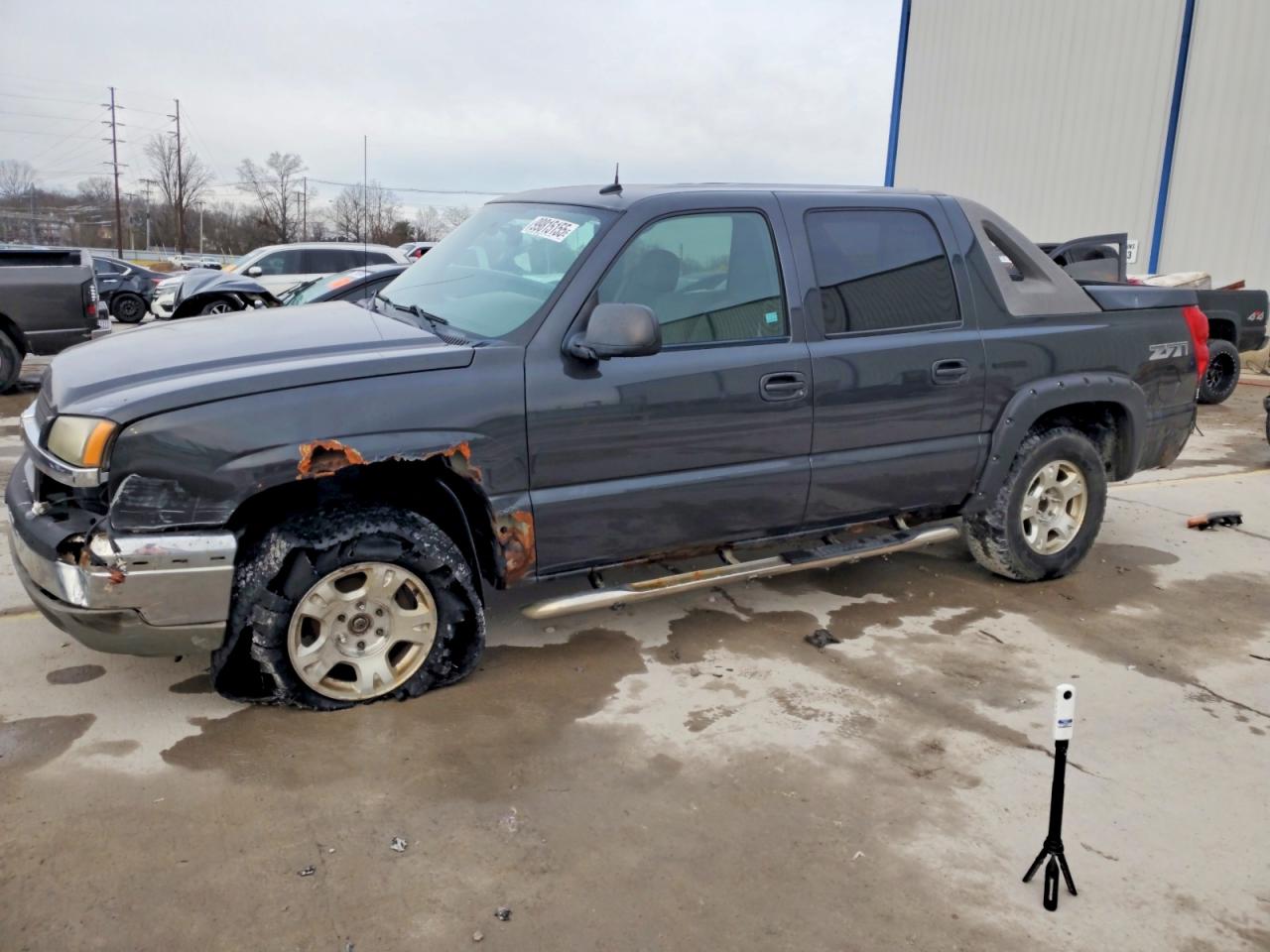 2004 Chevrolet Avalanche Z71, VIN 3GNEK12T64G107401 — Front end