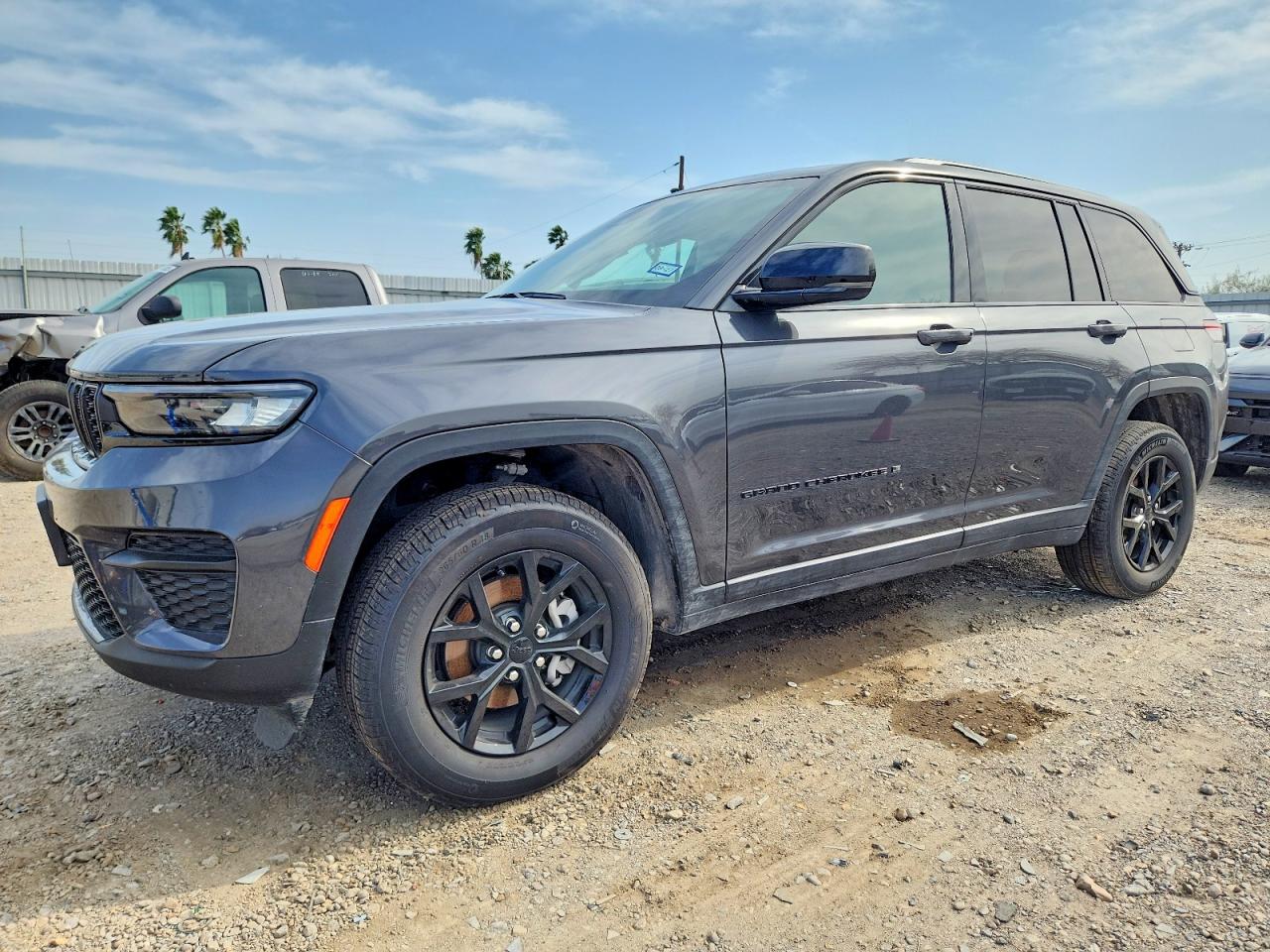 2025 Jeep Grand Cherokee Altitude, VIN 1C4RJGAG4SC338401 — Side