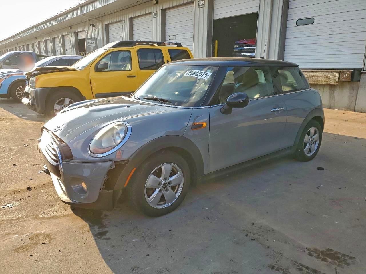 2016 MINI Hardtop, VIN WMWXP5C51G2D13135 — Перед