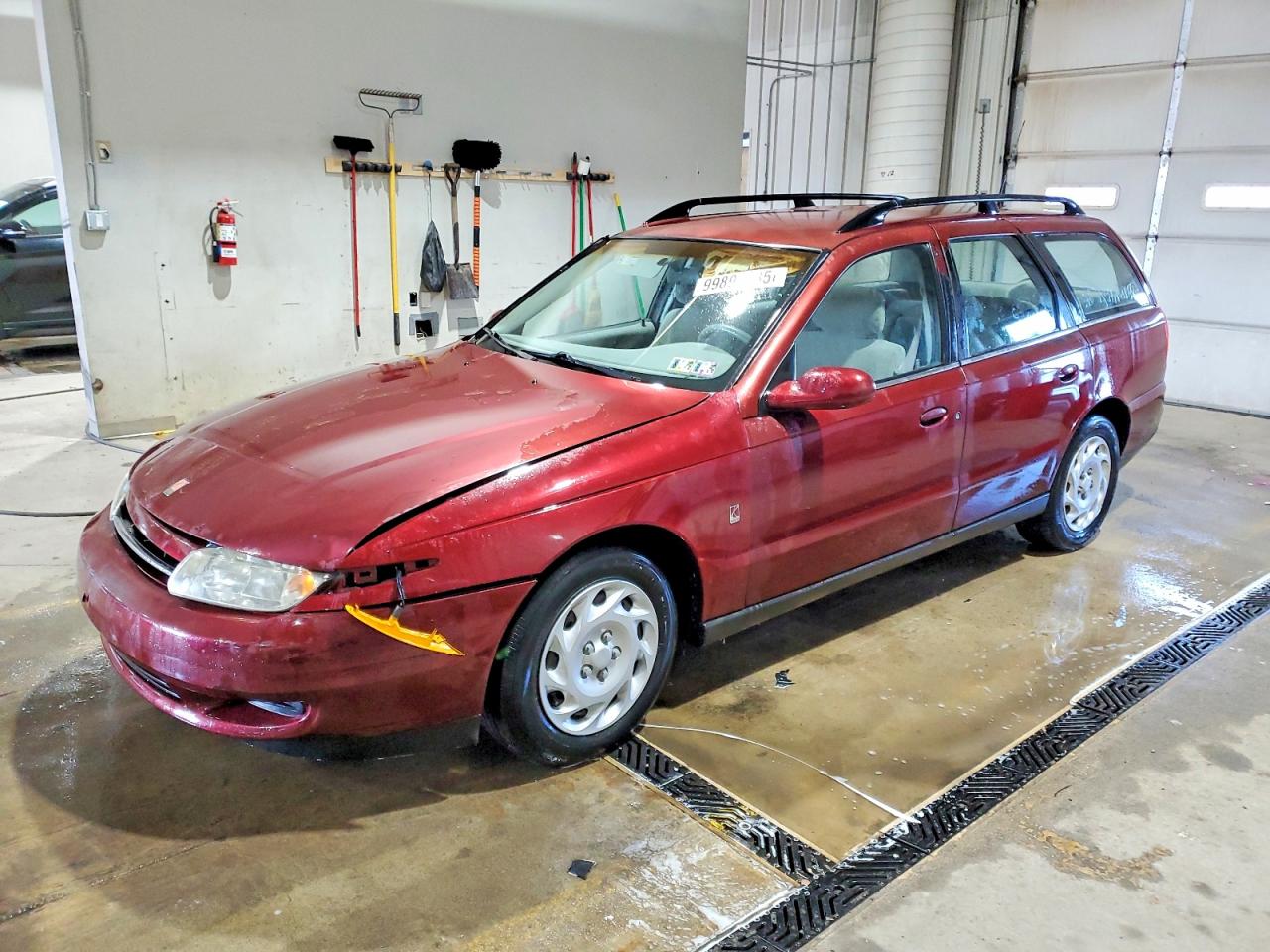2001 Saturn LW, VIN 1G8JU82F01Y513576 — Front end