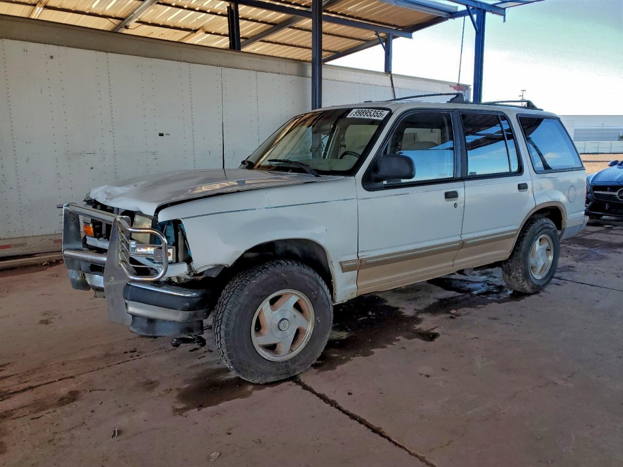 1992 Ford Explorer Eddie Bauer, VIN 1FMDU34X5NUA51360 — Front end