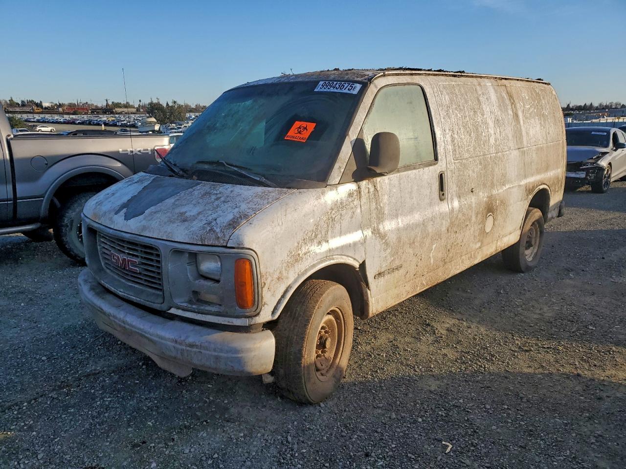 1997 GMC Savana, VIN 1GTGG25R8V1081909 — Front end