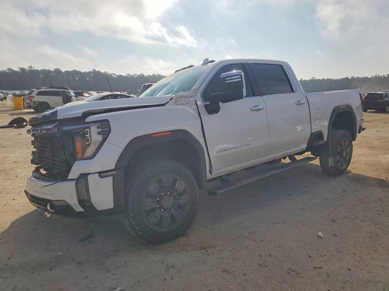 2024 GMC Sierra 2500HD Denali Ultimate, VIN 1GT49XEY0RF261802 — Front end