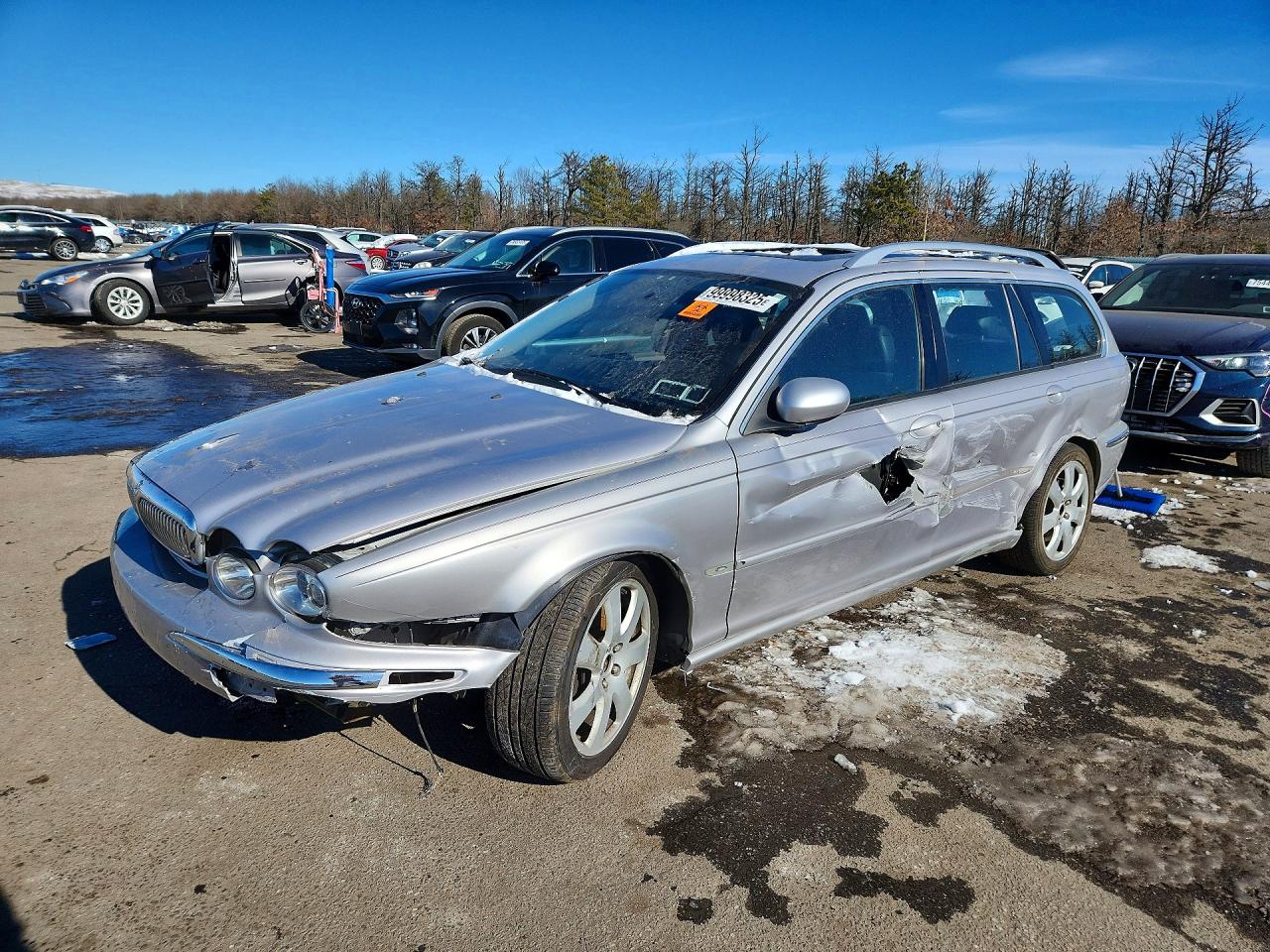2005 Jaguar X-Type, VIN SAJWA54C15WE40567 — Front end