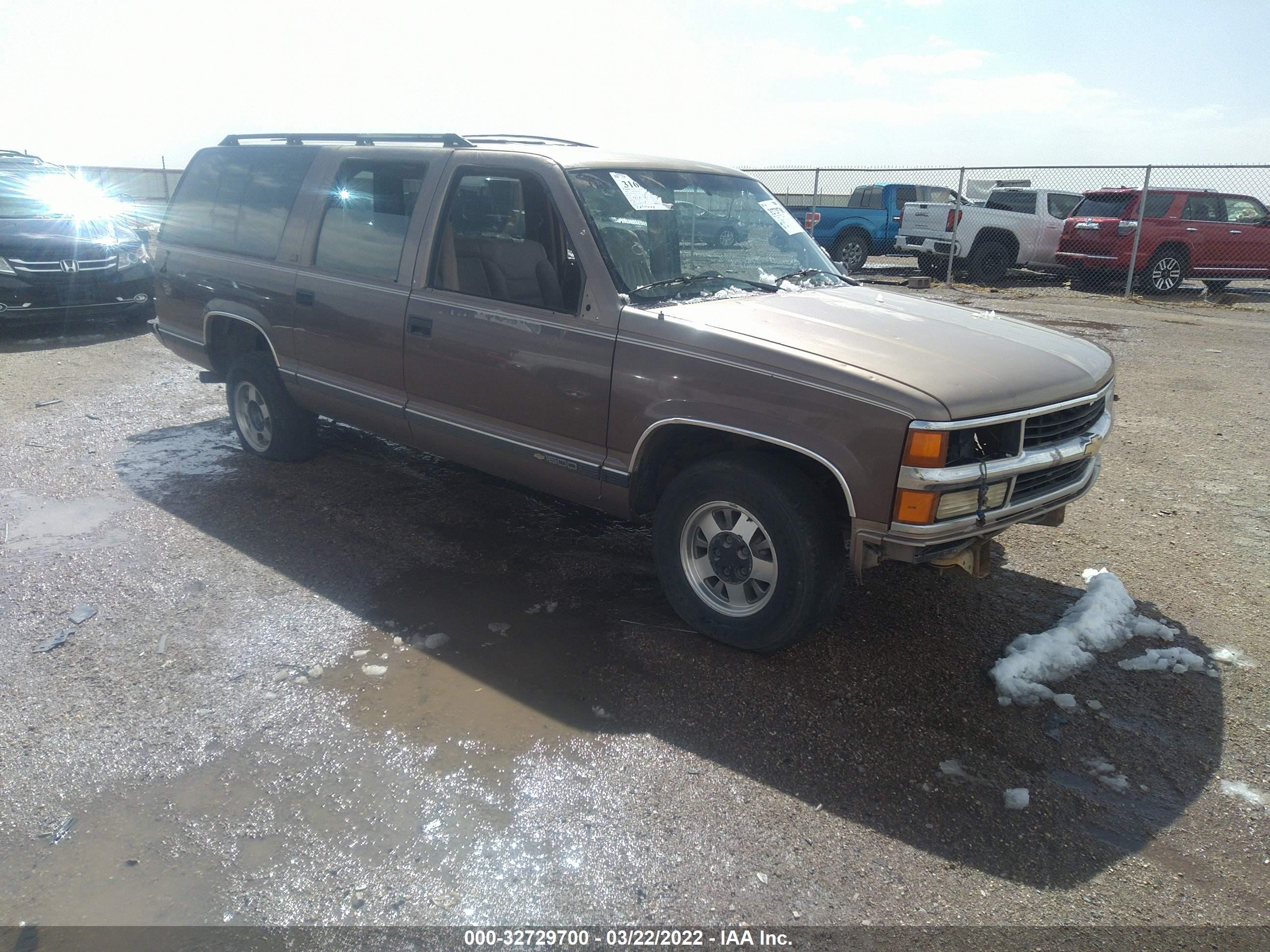 1994 Chevrolet Suburban, VIN 1GNEC16K9RJ373385 — Vandalism