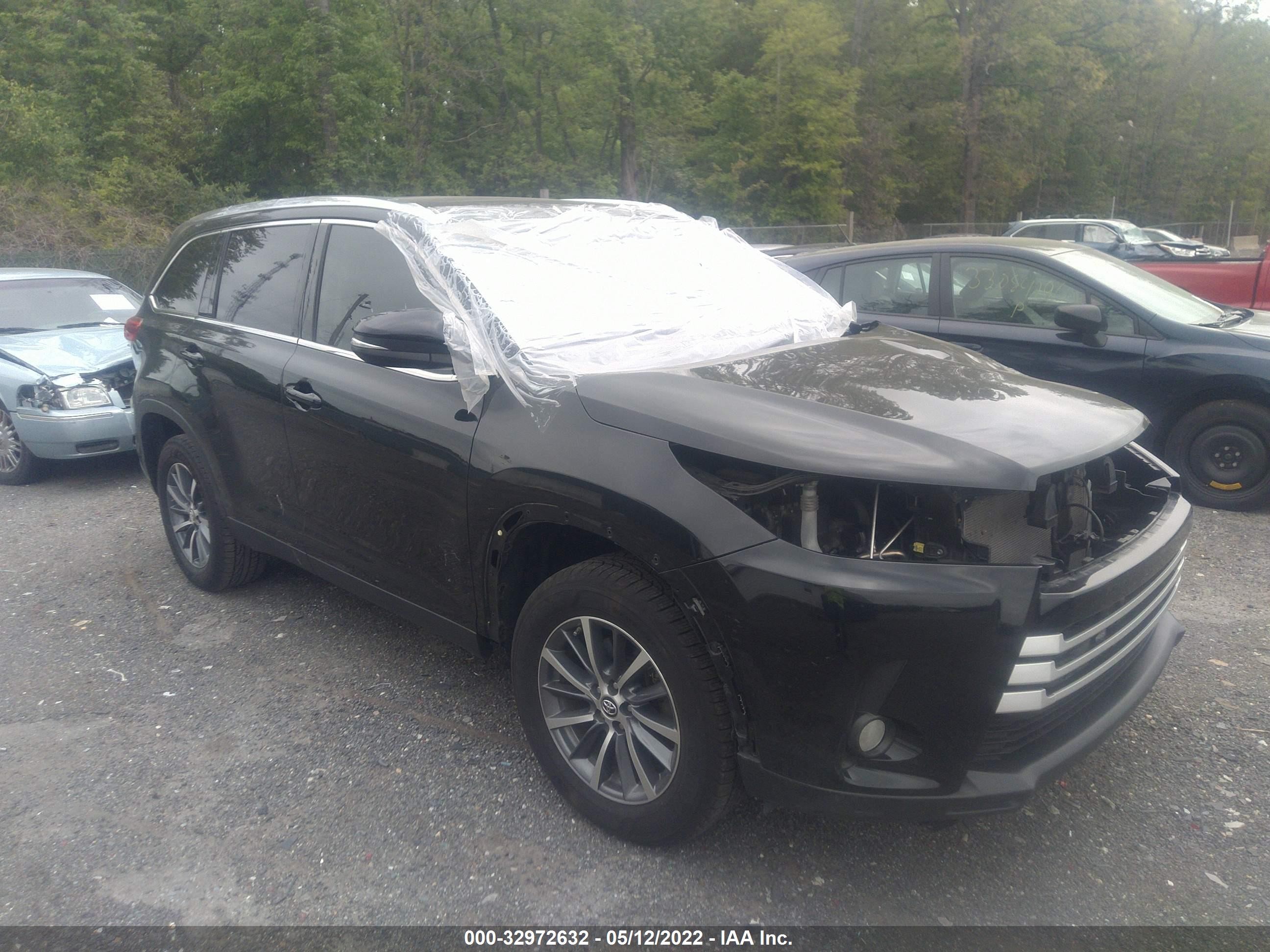 2019 Toyota Highlander XLE, VIN 5TDKZRFH1KS572386 — Front end