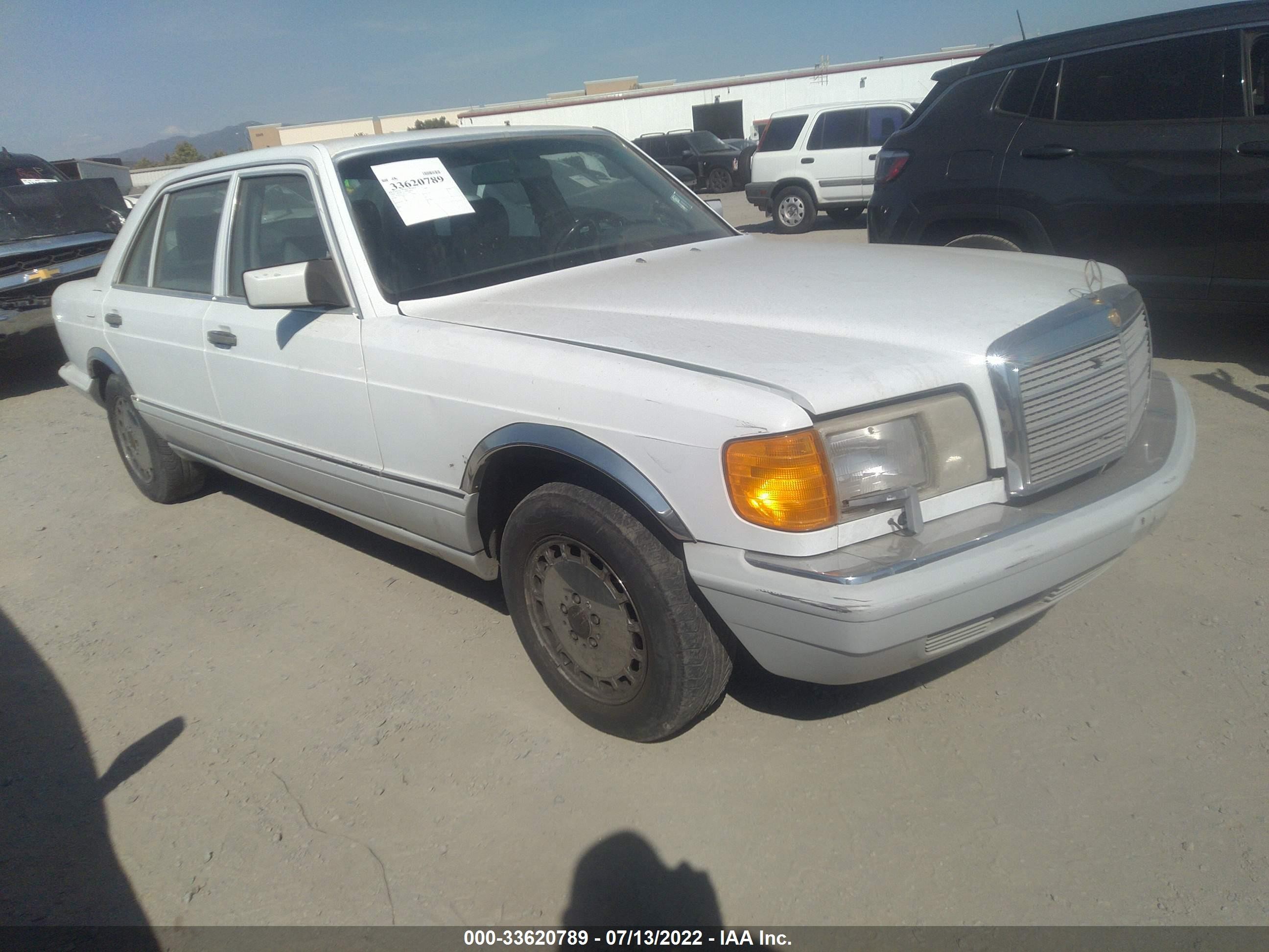 1990 Mercedes-Benz 420 SEL, VIN WDBCA35E5LA538271 — Front end
