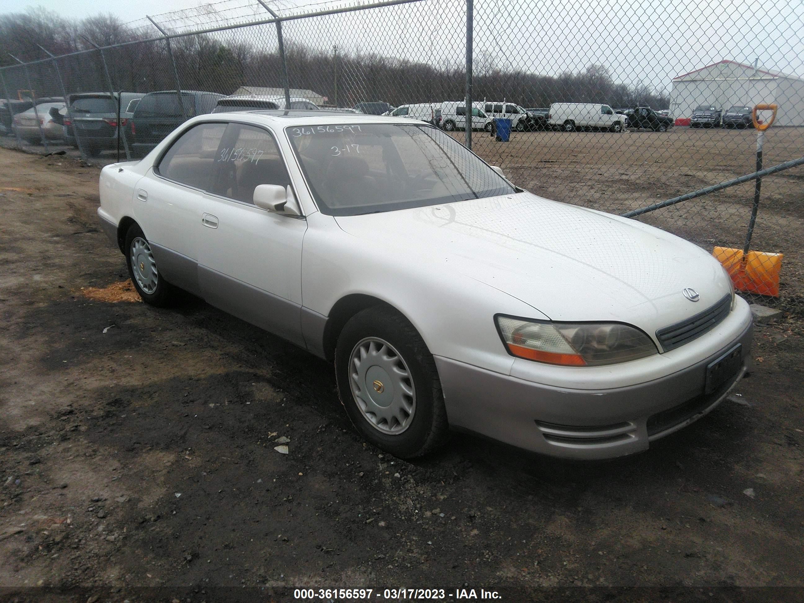 1996 Lexus ES 300, VIN JT8BF12G6T0135462 — Перед