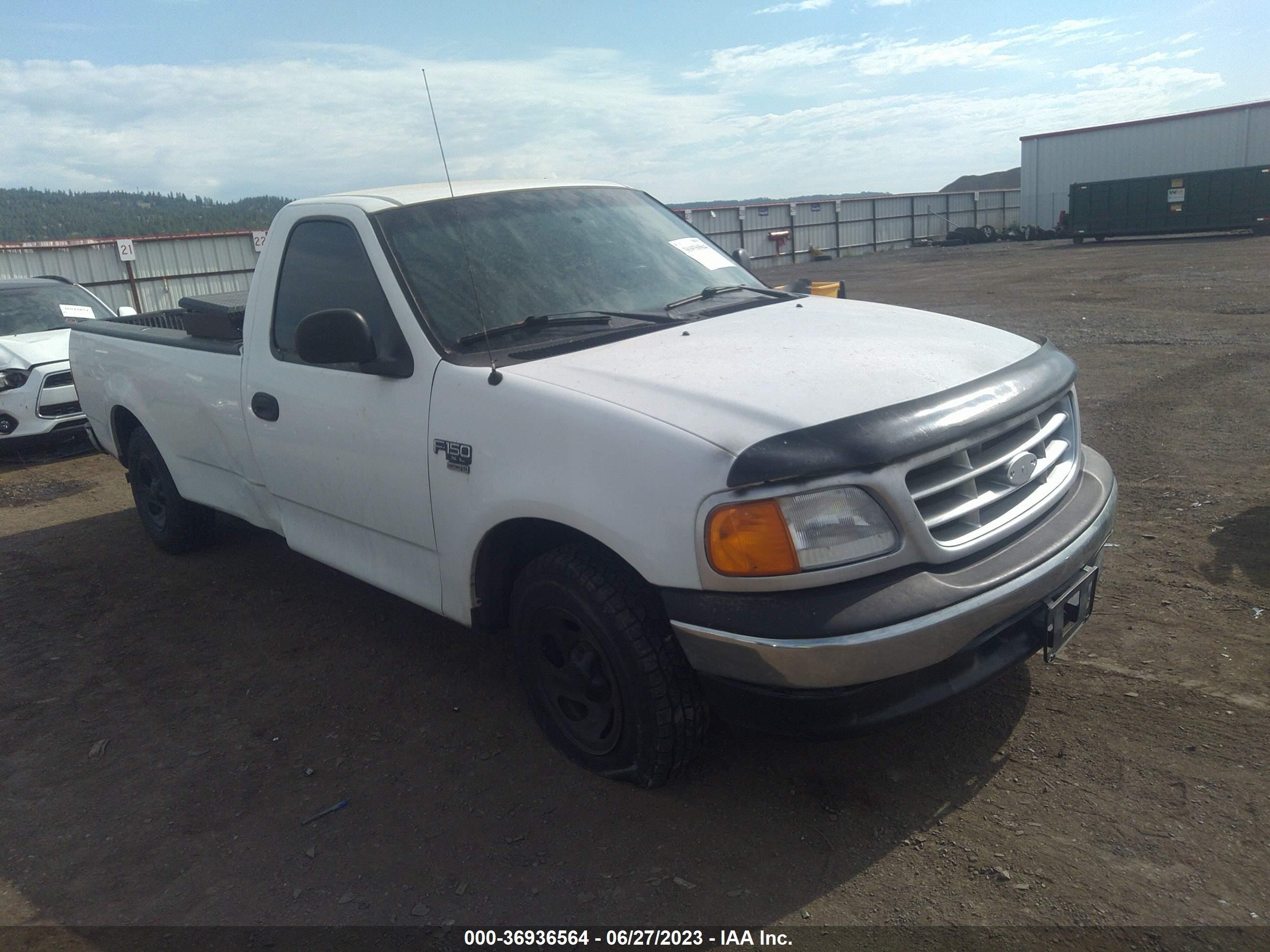 2004 Ford F-150 XL, VIN 2FTRF17W64CA10617 — Side