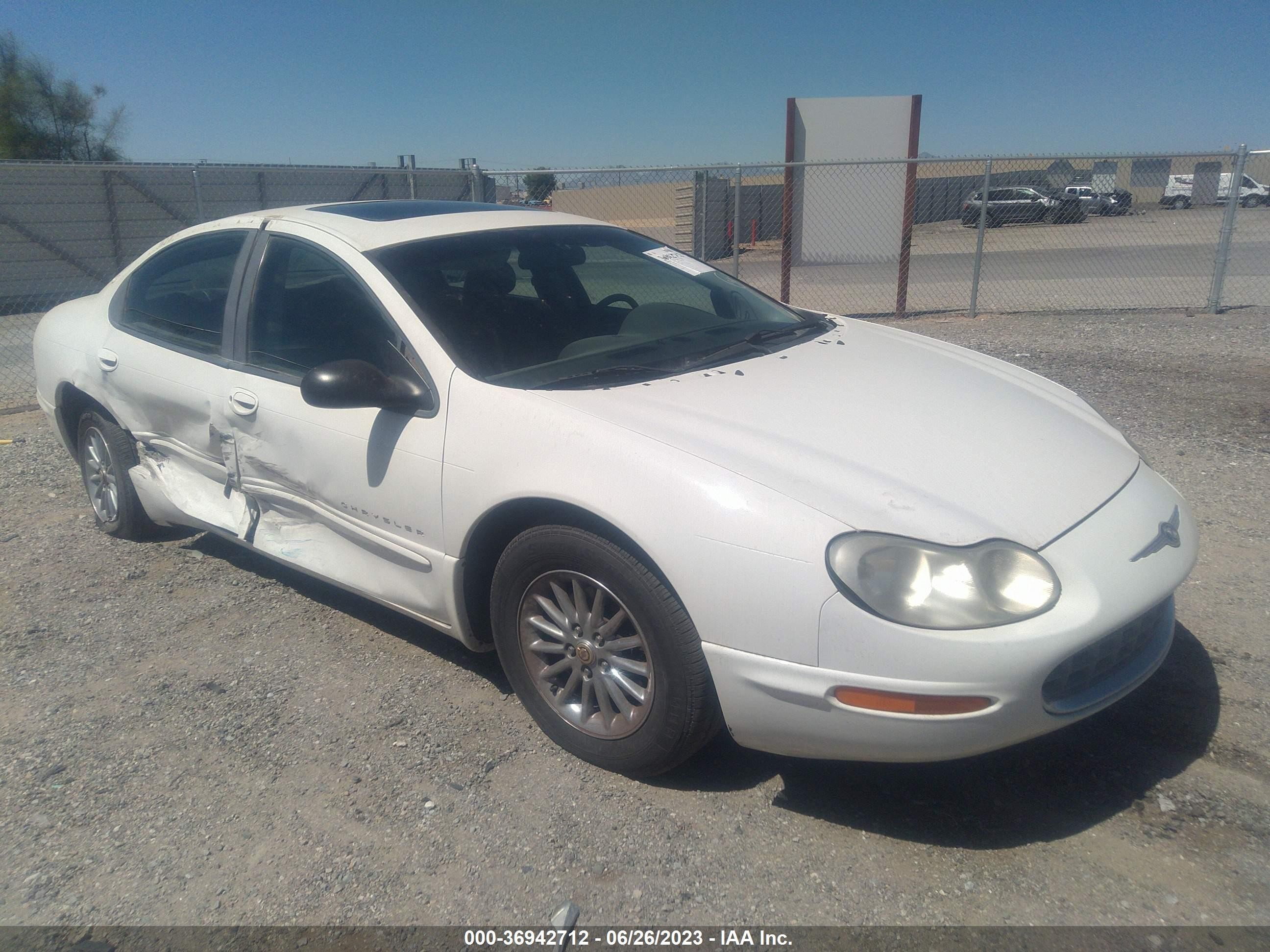 2000 Chrysler Concorde LXi, VIN 2C3HD36J1YH230389 — Бок