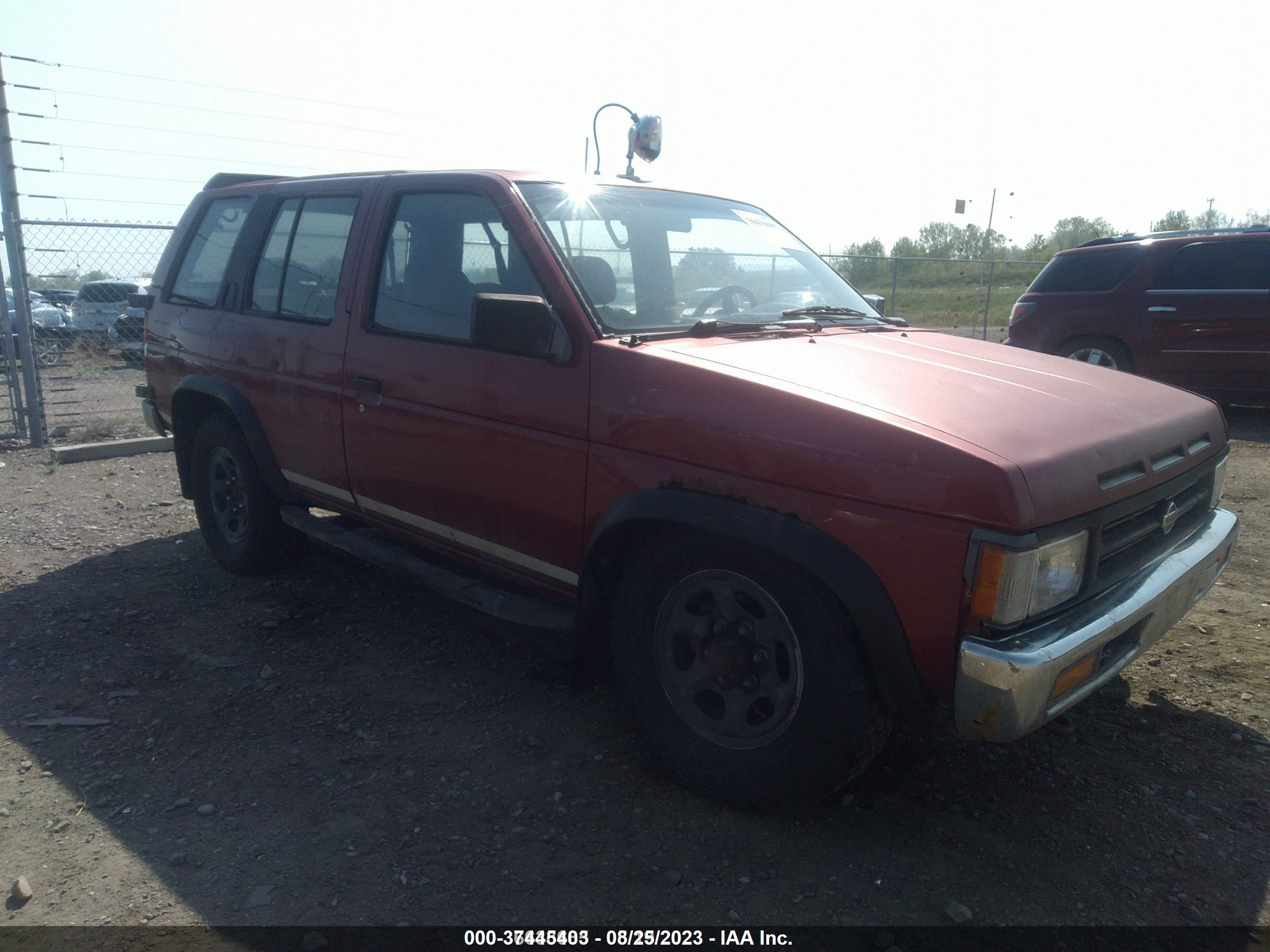 1995 Nissan Pathfinder LE, VIN JN8HD17Y1SW047745 — Бок