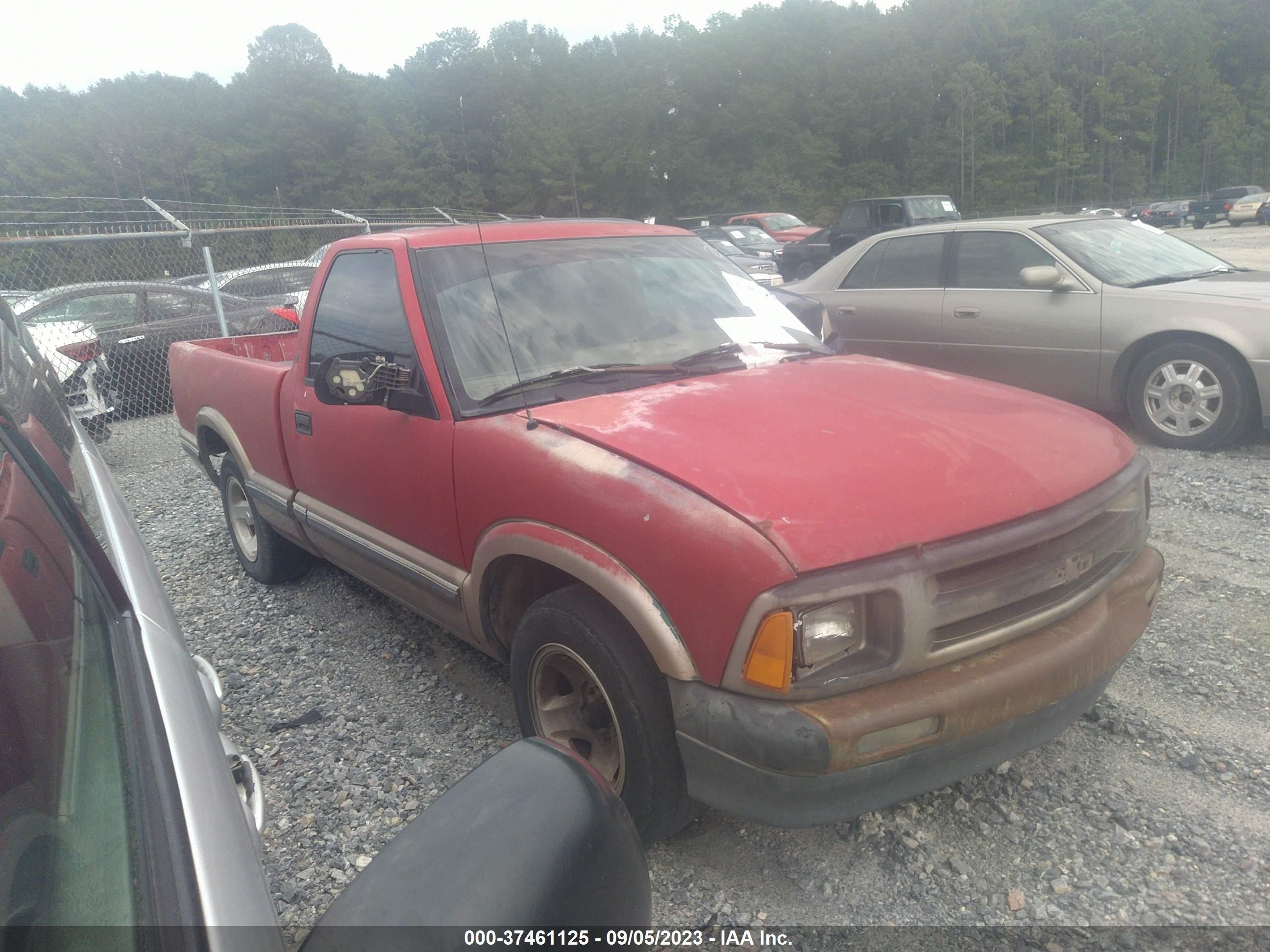 1996 Chevrolet S-10, VIN 1GCCS14X4T8176012 — Перед