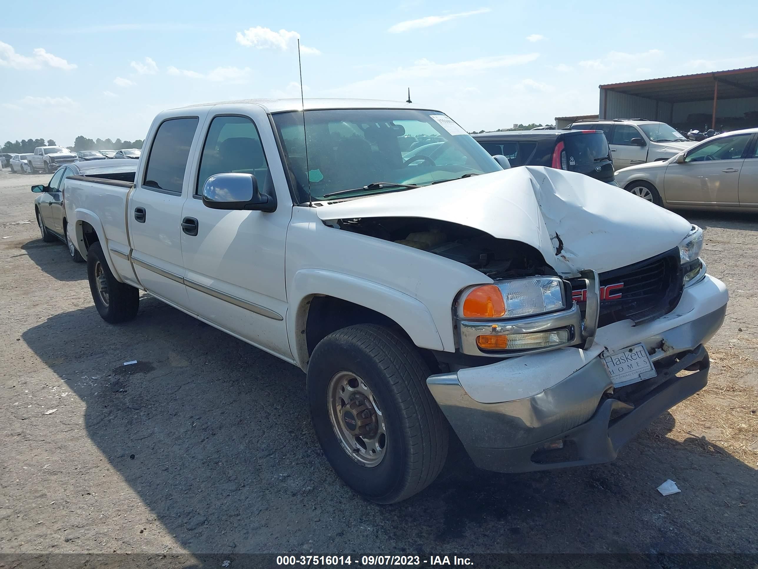 2002 GMC Sierra 1500HD SLE, VIN 1GTGK13U02F156858 — Front end