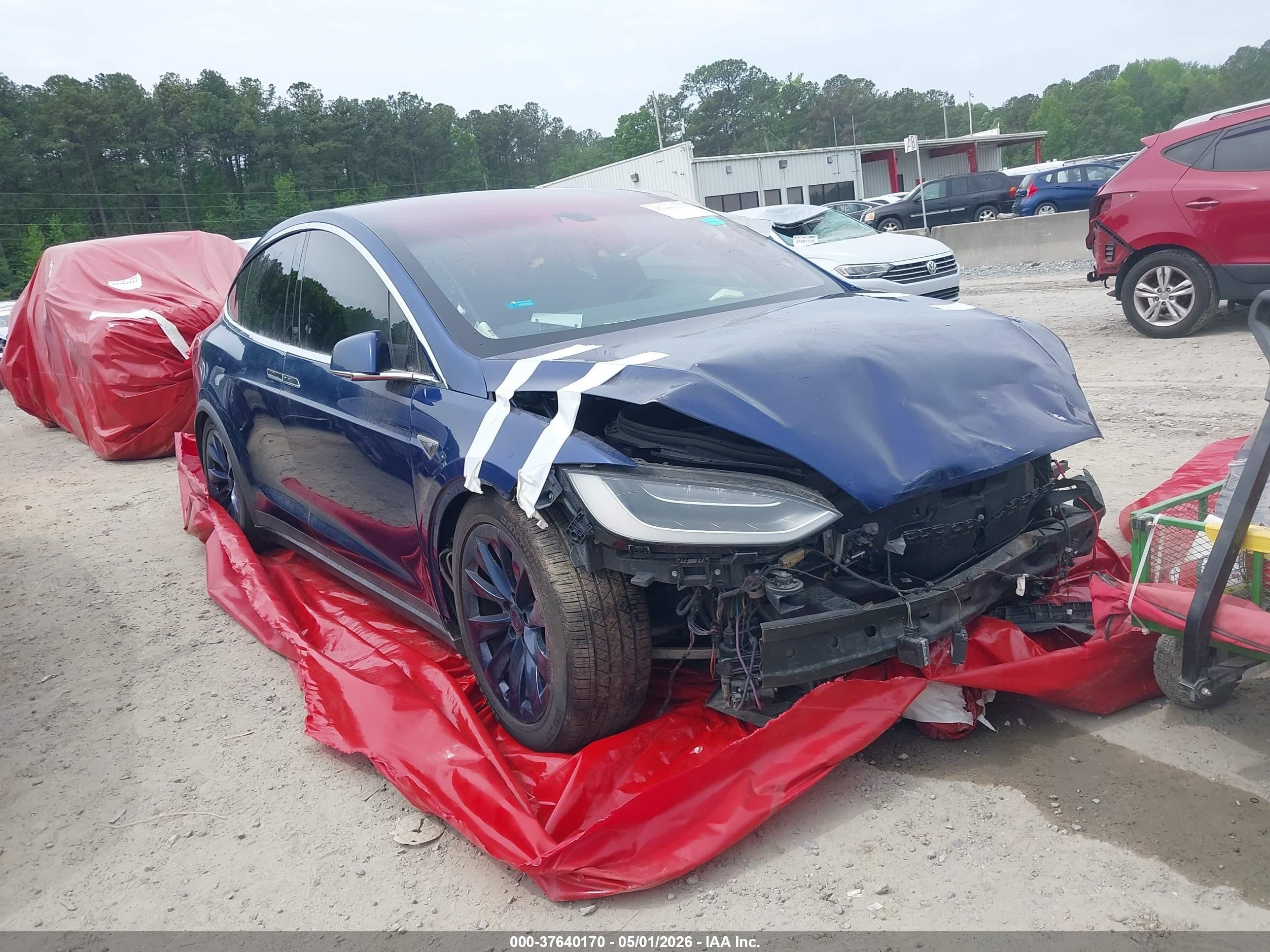 2016 Tesla Model X 70D, VIN 5YJXCBE23GF018161 — Front end