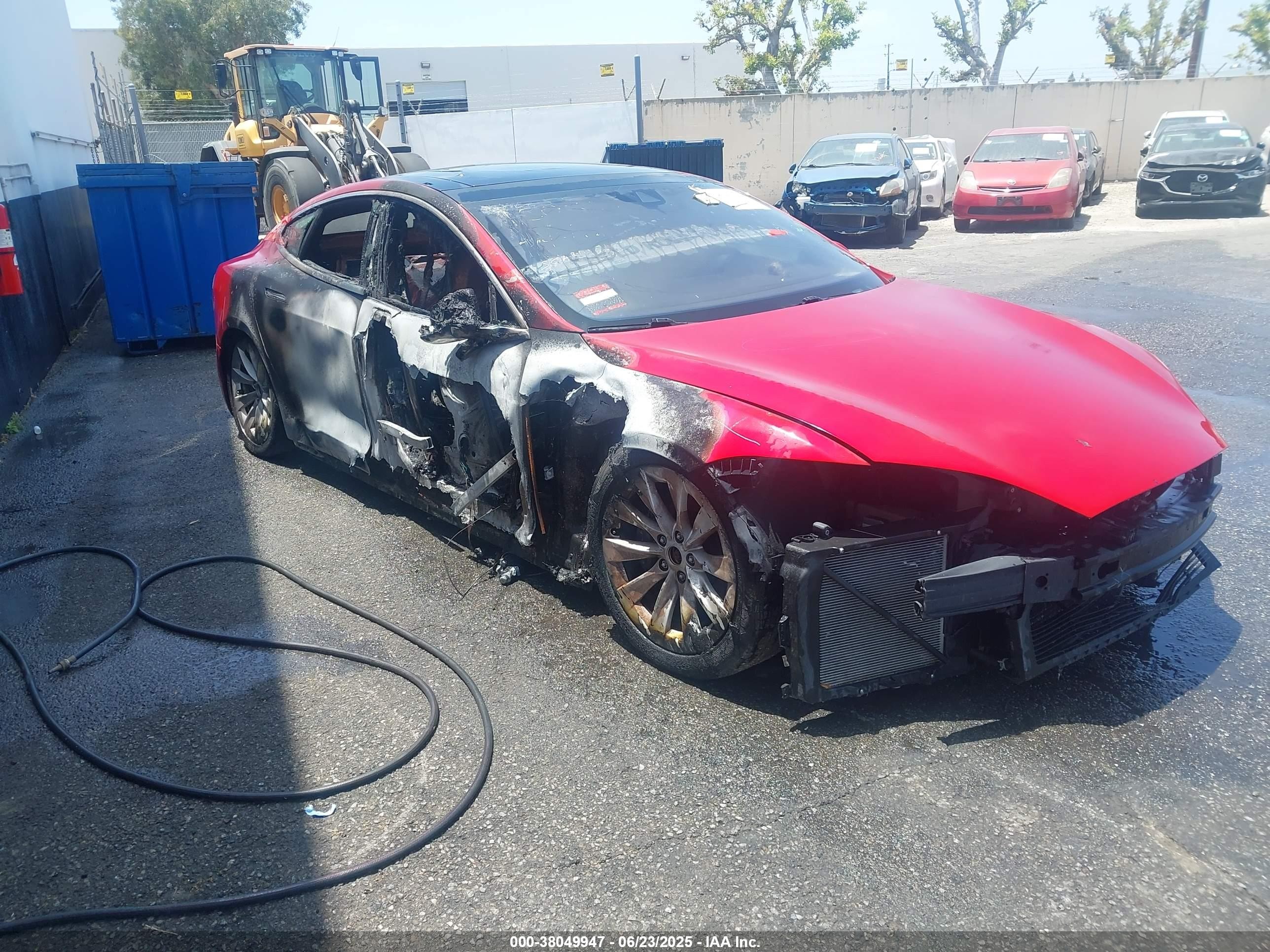 2016 Tesla Model S 90D, VIN 5YJSA1E23GF157488 — Front end