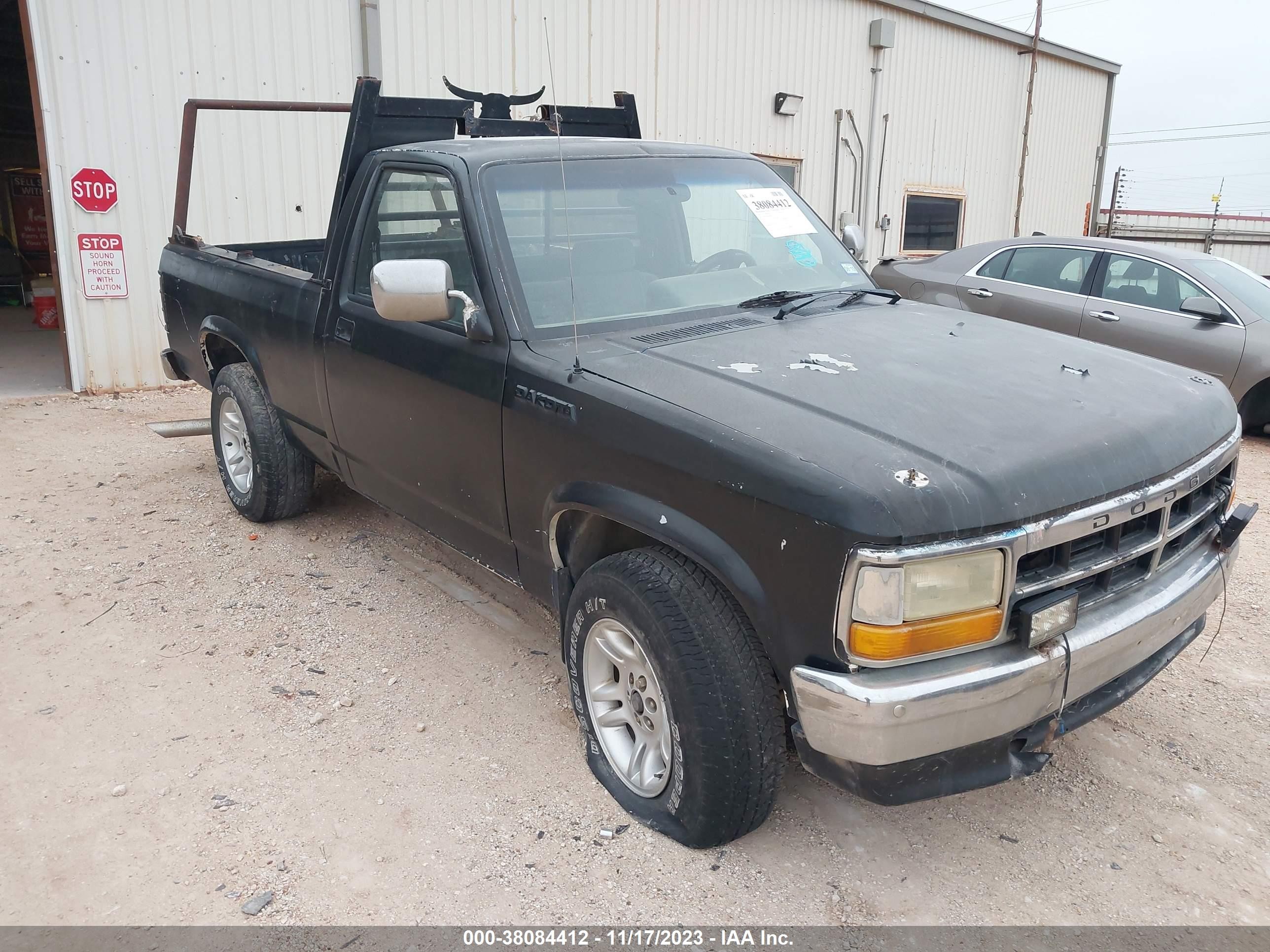 1992 Dodge Dakota S, VIN 1B7FL26XXNS682673 — Перед