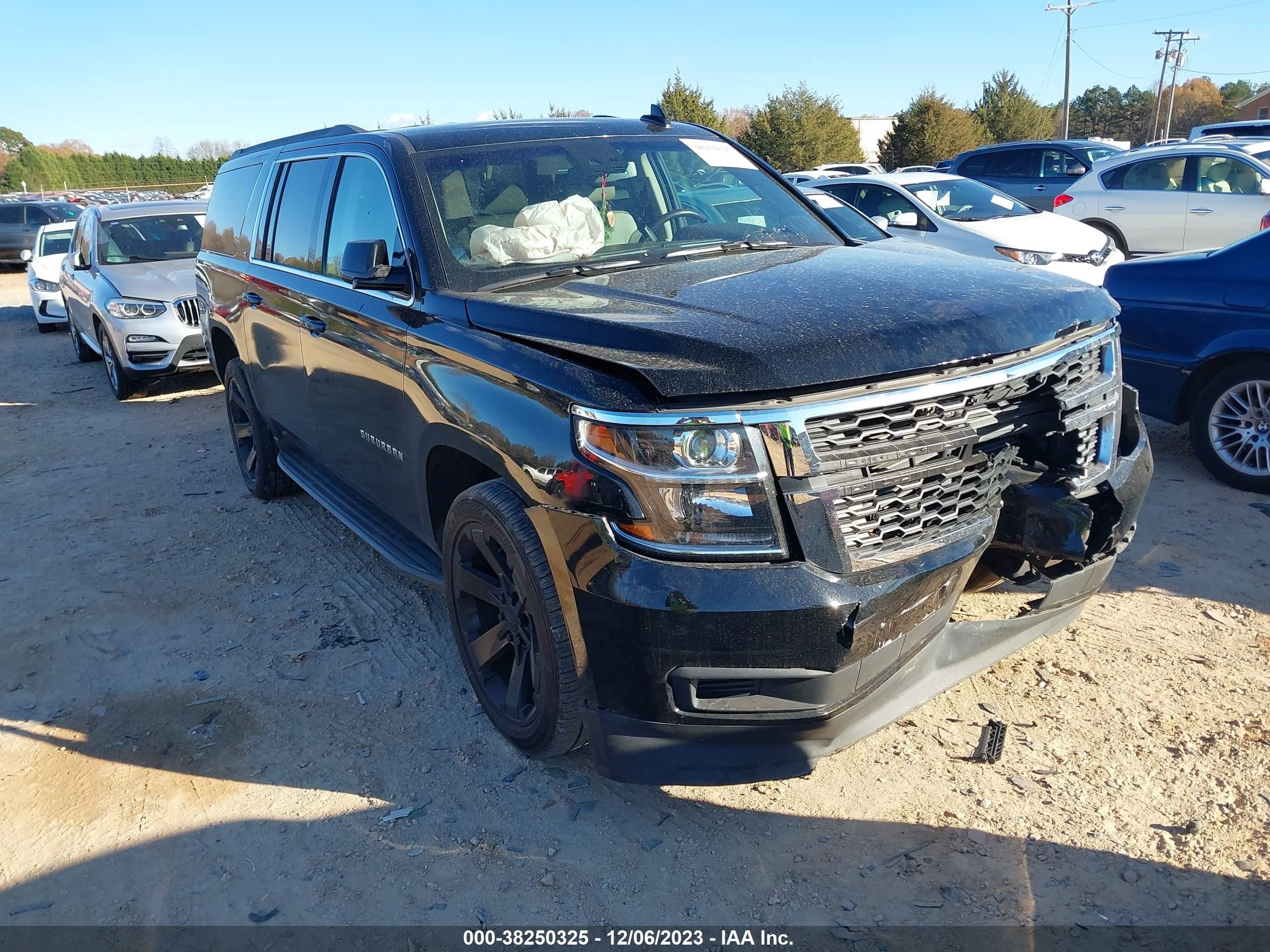 2018 Chevrolet Suburban LT, VIN 1GNSCHKC8JR111552 — Front end